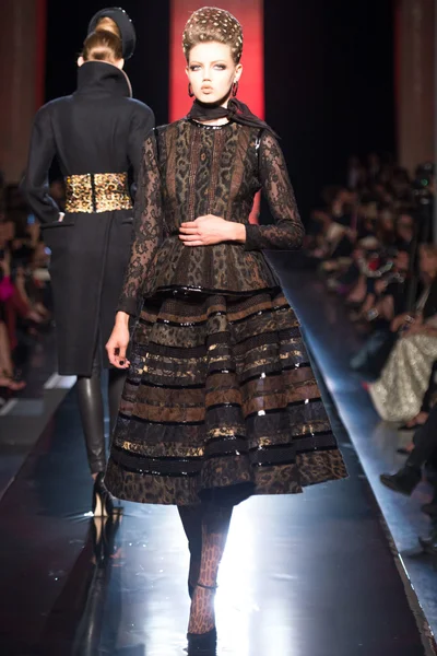 Look 8